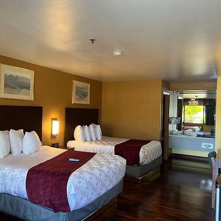 Americas Best Value Inn Phoenix Medford Exterior foto