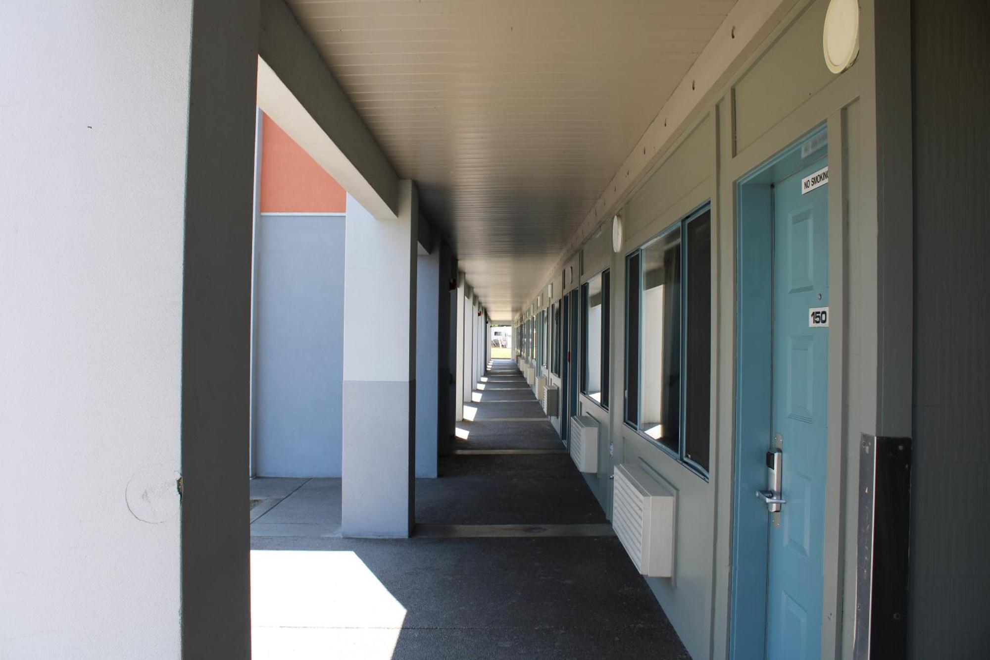 Americas Best Value Inn Phoenix Medford Exterior foto