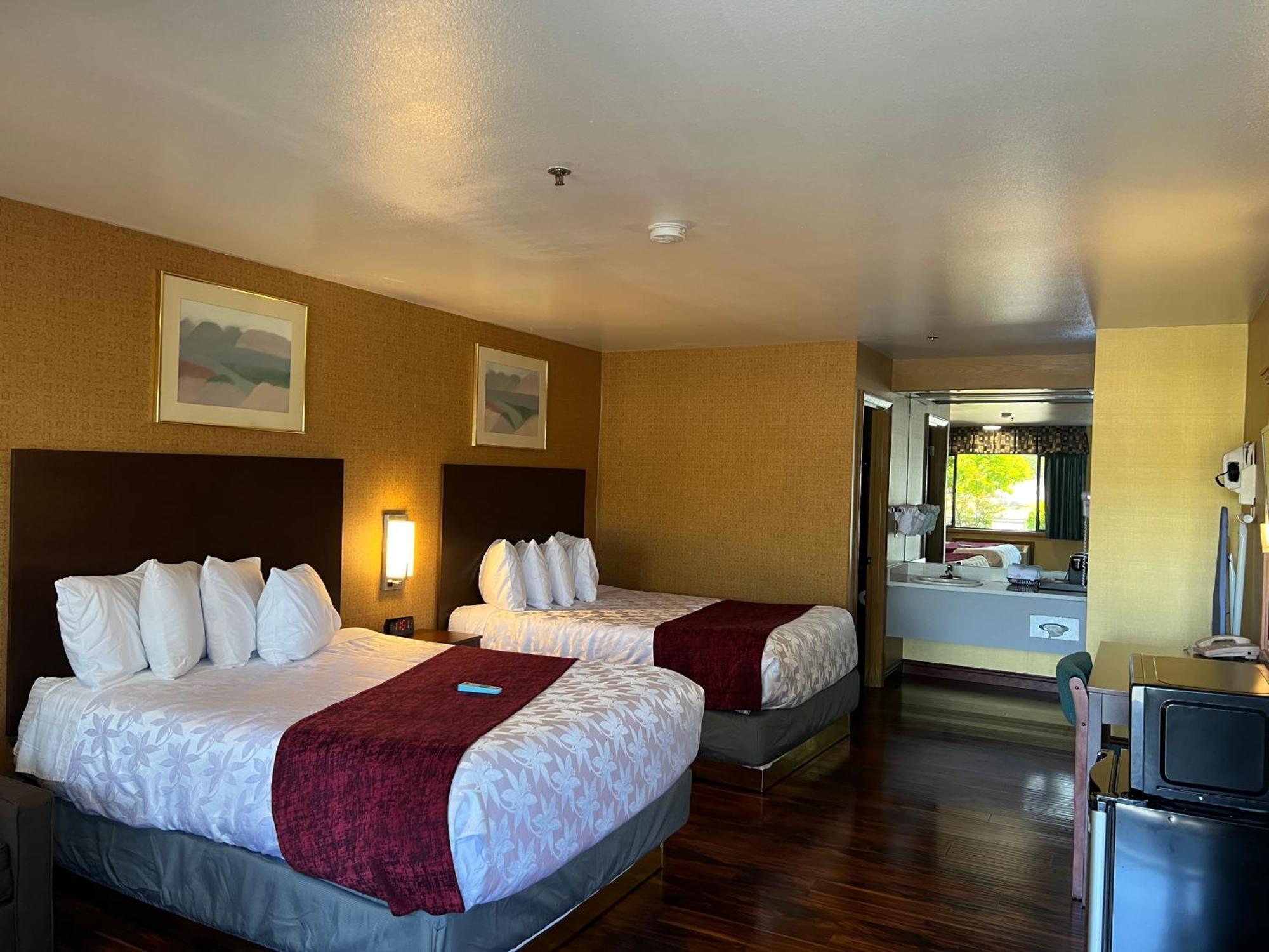 Americas Best Value Inn Phoenix Medford Exterior foto