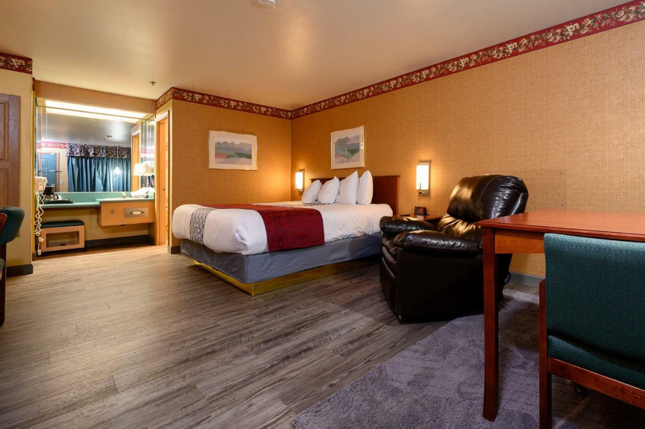 Americas Best Value Inn Phoenix Medford Exterior foto